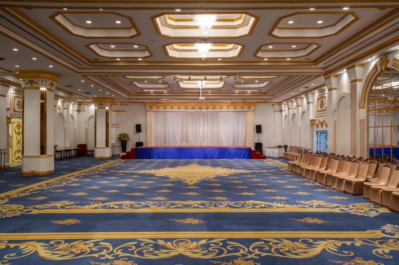 The Tawana Khách sạn 4*