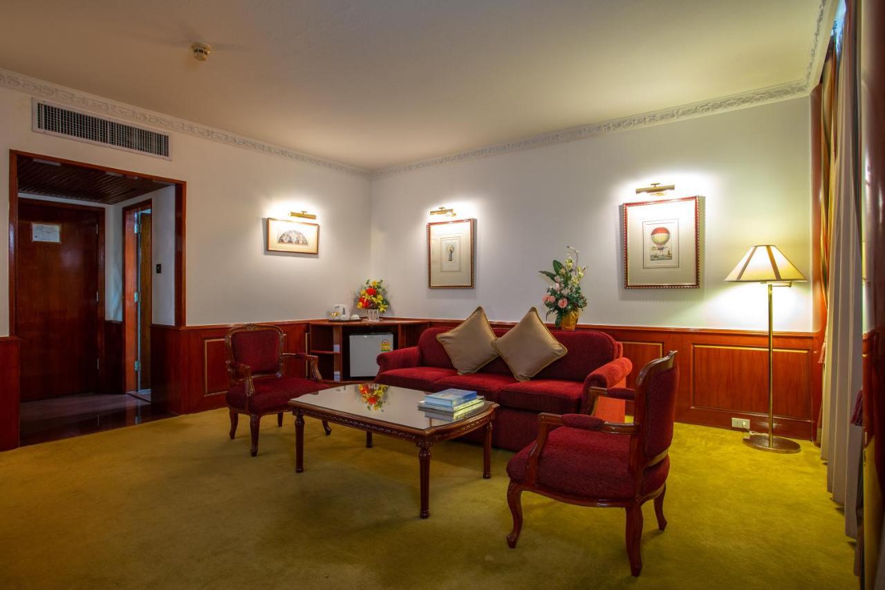 The Tawana Khách sạn 4*